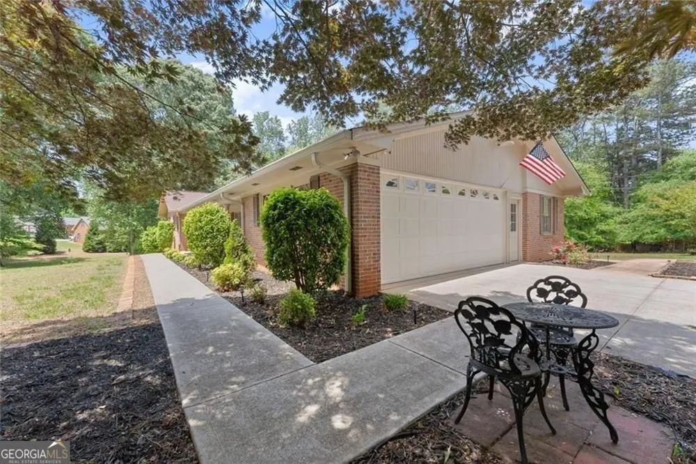 4118 Mountain View RD Oakwood, GA 30566