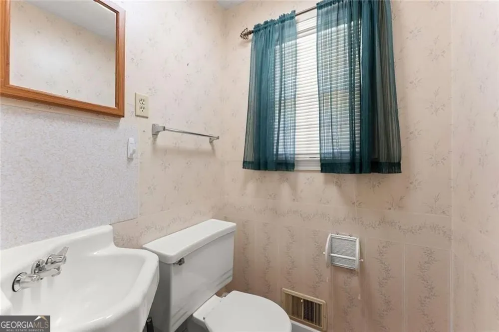4118 Mountain View RD Oakwood, GA 30566