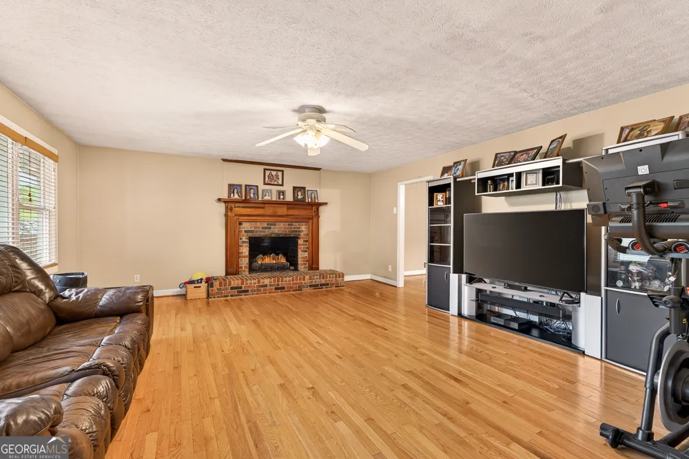 165 Porter Springs RD Dahlonega, GA 30533