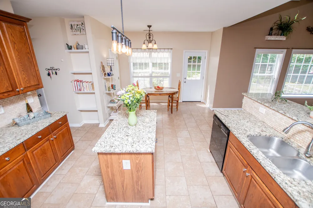210 Creekside Overlook Hiram, GA 30141