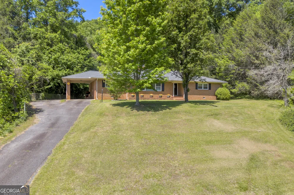 1973 Falls RD Toccoa, GA 30577
