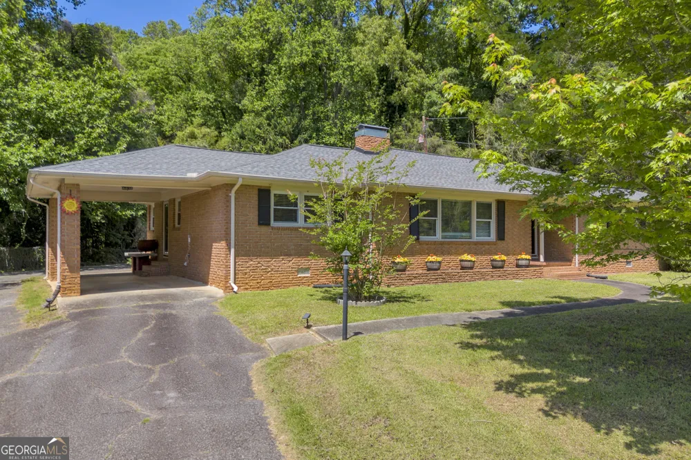 1973 Falls RD Toccoa, GA 30577