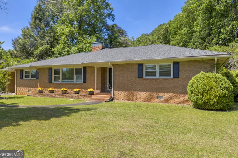 1973 Falls RD Toccoa, GA 30577