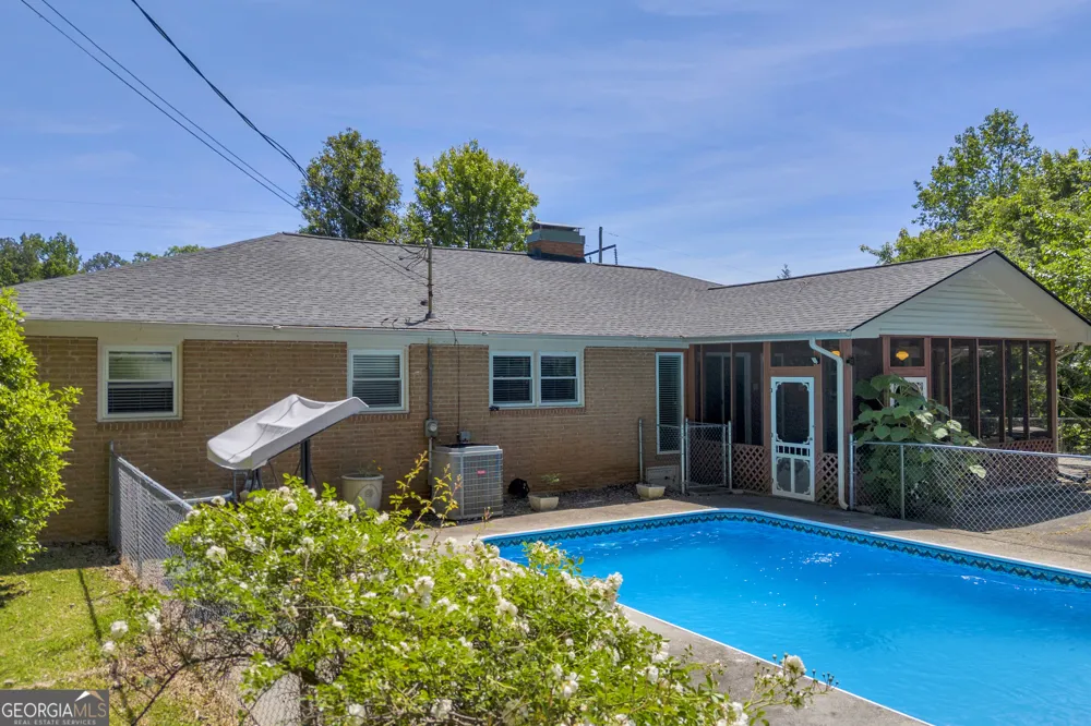 1973 Falls RD Toccoa, GA 30577