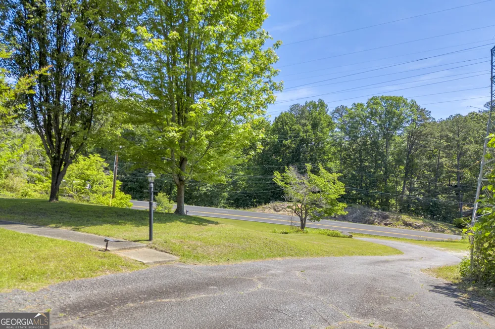 1973 Falls RD Toccoa, GA 30577