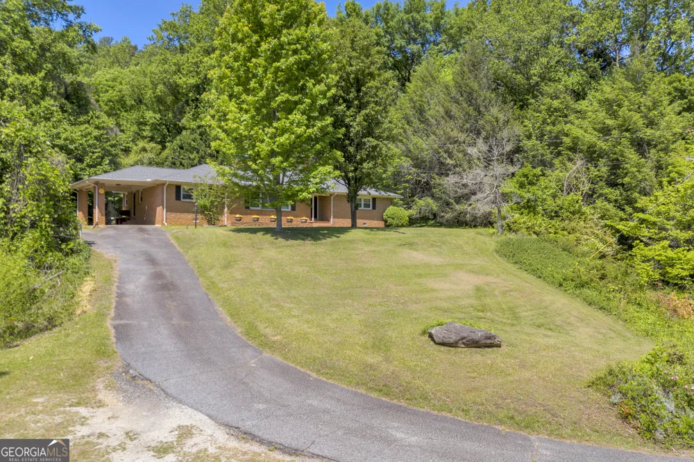 1973 Falls RD Toccoa, GA 30577