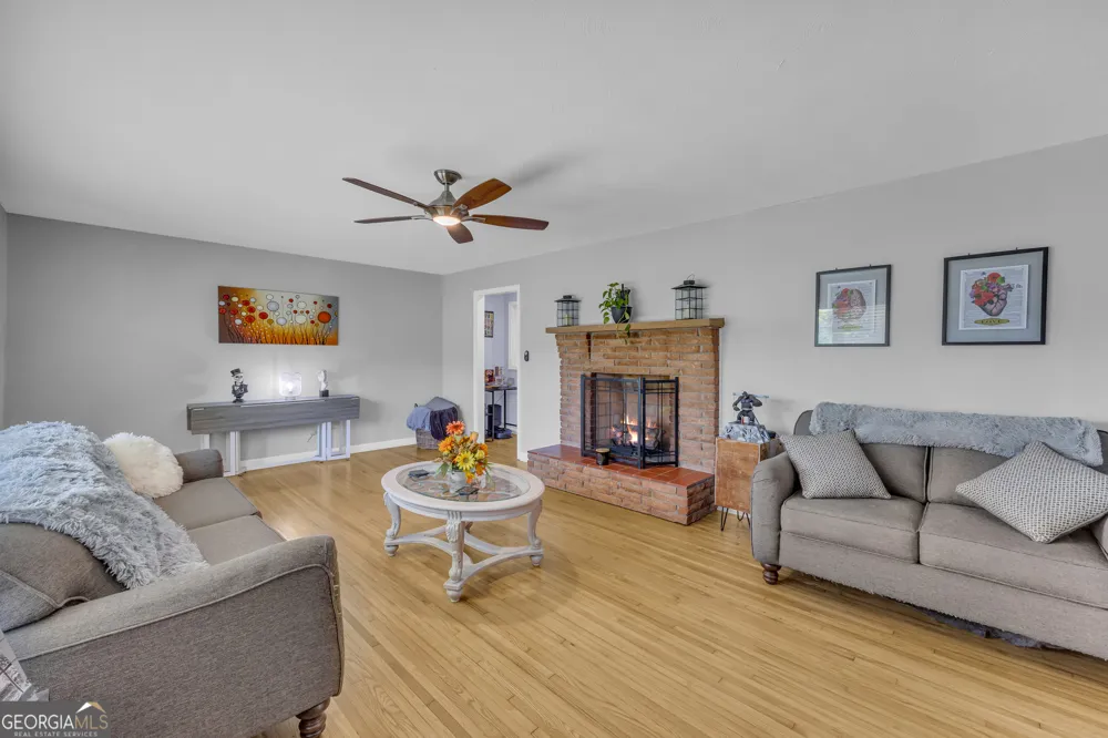 1973 Falls RD Toccoa, GA 30577