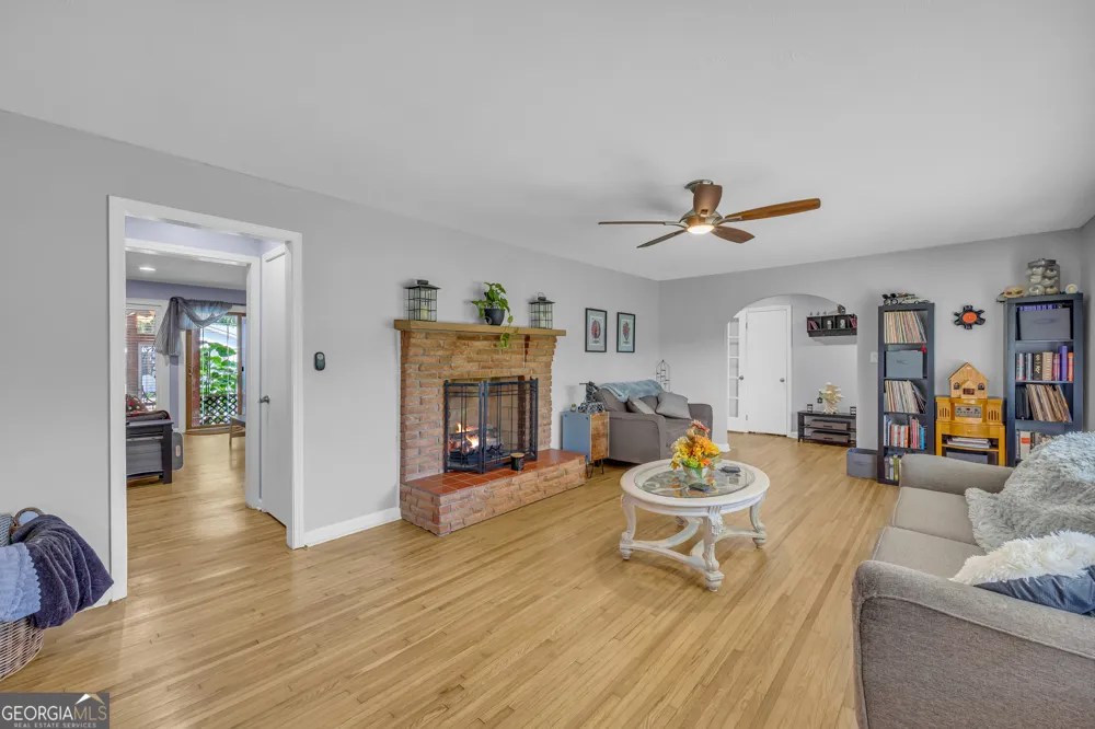 1973 Falls RD Toccoa, GA 30577