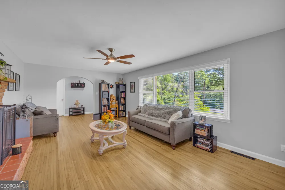 1973 Falls RD Toccoa, GA 30577