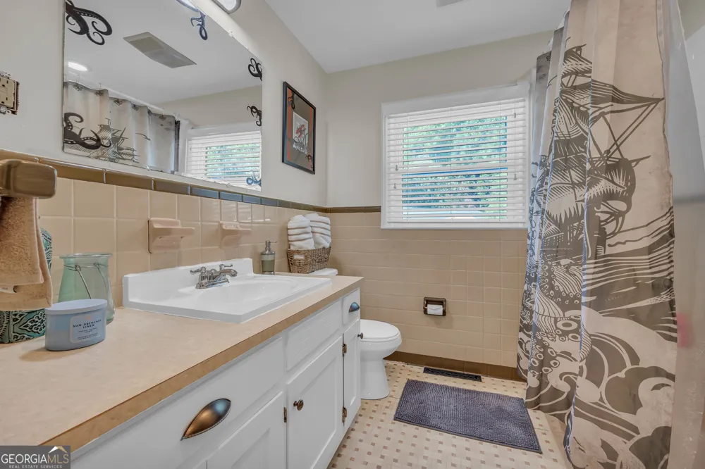 1973 Falls RD Toccoa, GA 30577