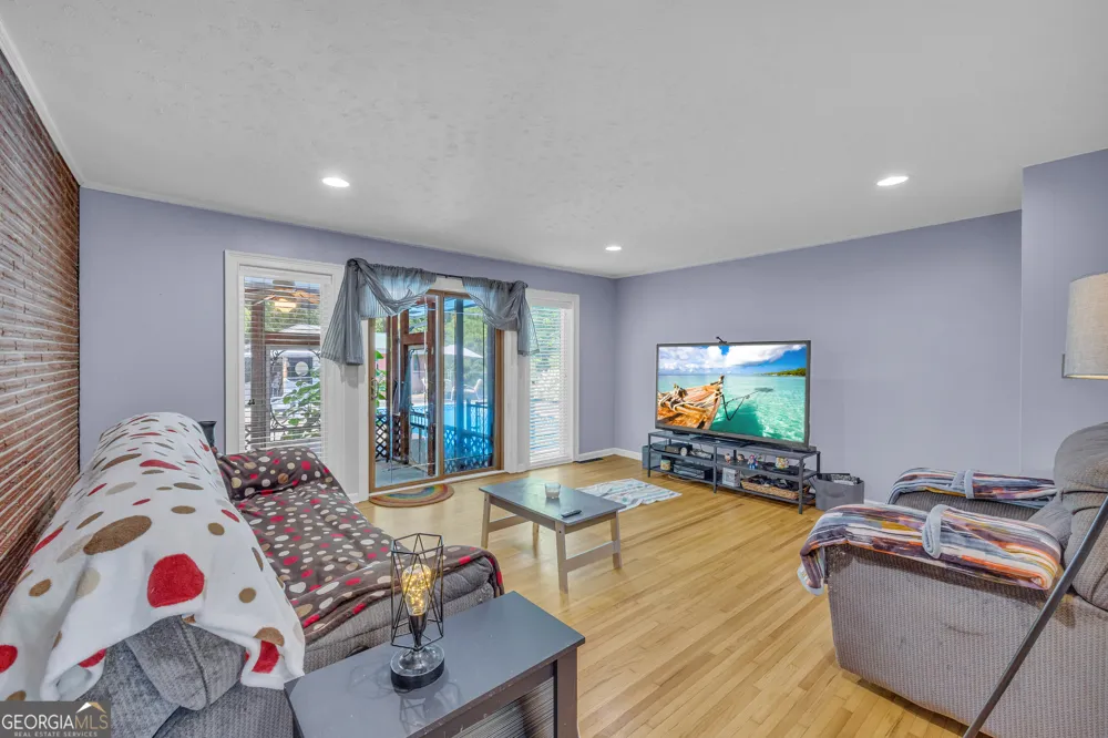 1973 Falls RD Toccoa, GA 30577