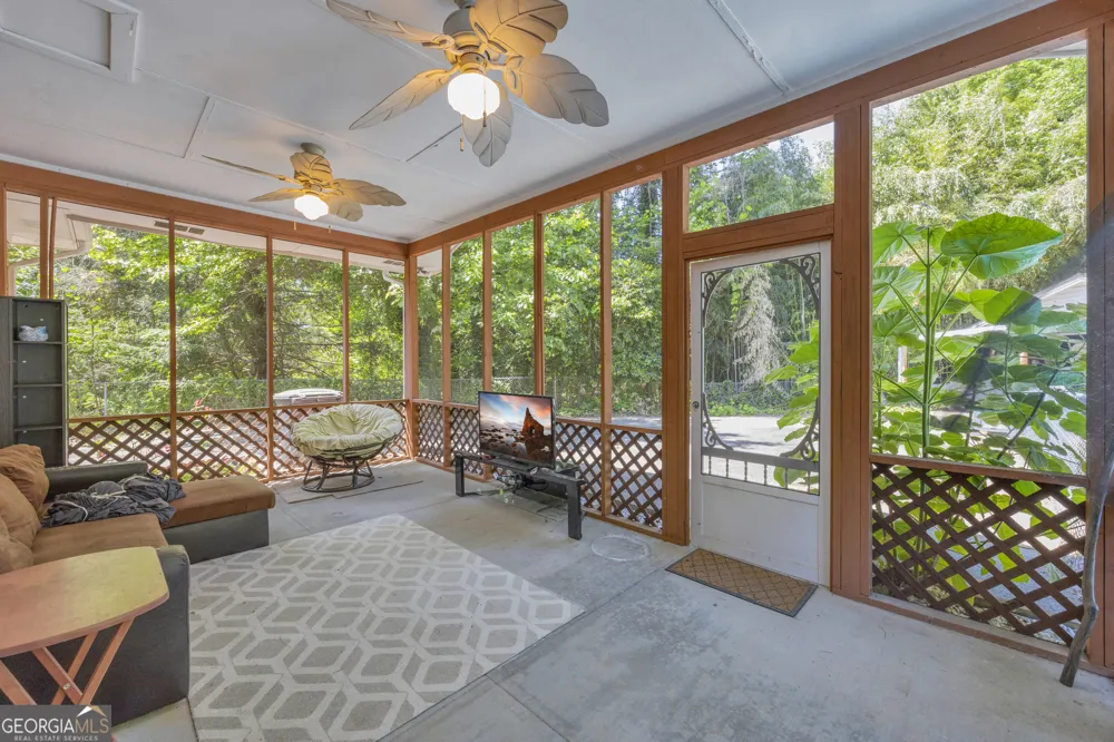 1973 Falls RD Toccoa, GA 30577