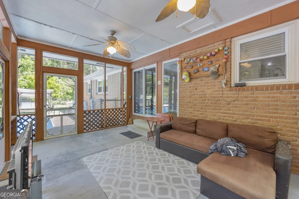1973 Falls RD Toccoa, GA 30577