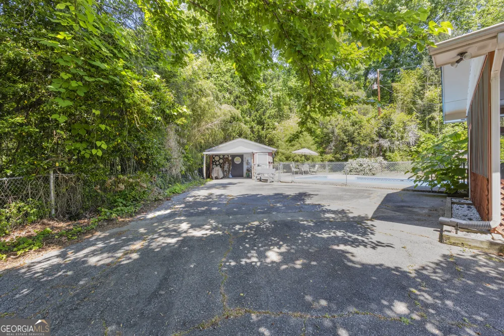 1973 Falls RD Toccoa, GA 30577