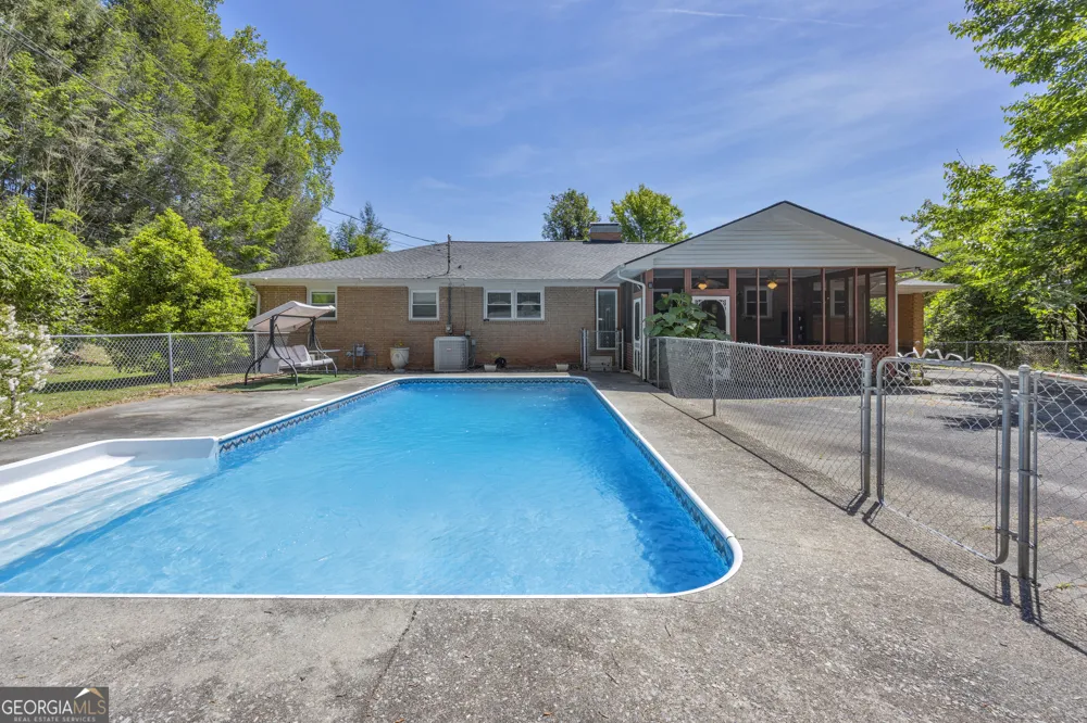 1973 Falls RD Toccoa, GA 30577