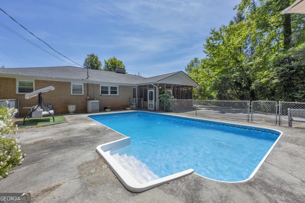 1973 Falls RD Toccoa, GA 30577