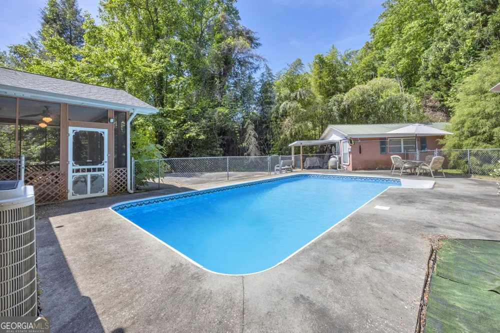 1973 Falls RD Toccoa, GA 30577