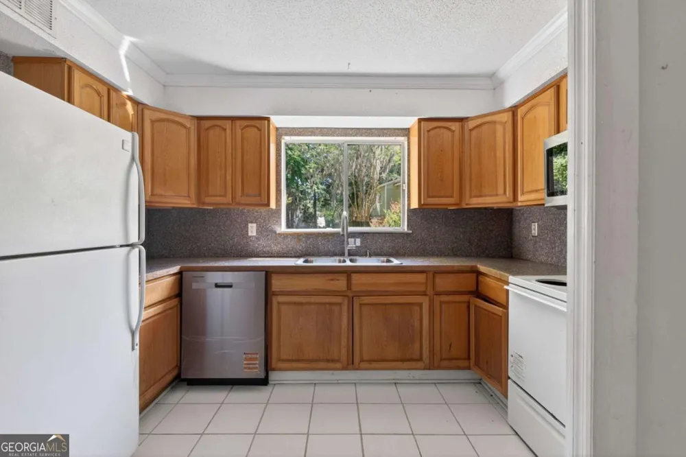 527 Tibet AVE Savannah, GA 31406