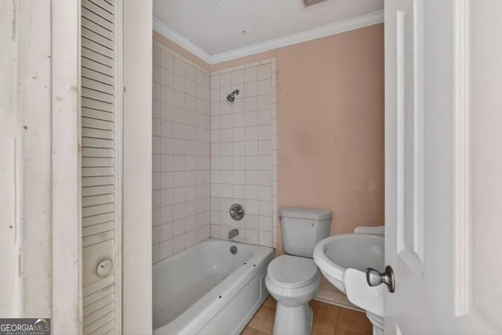527 Tibet AVE Savannah, GA 31406