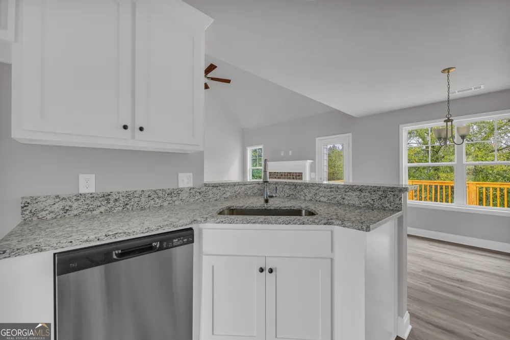 152 Sewell RD Lavonia, GA 30553