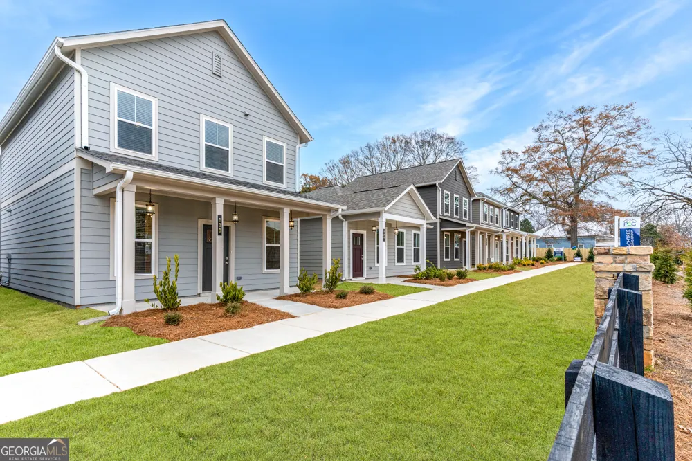 320 Dempsey DR Fayetteville, GA 30214