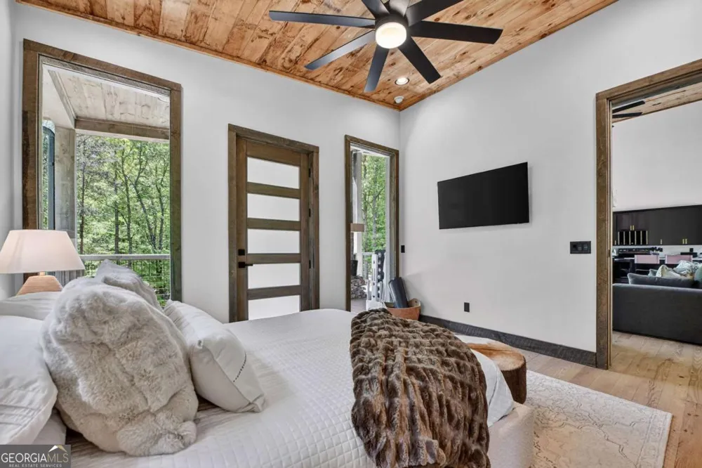 197 Tipton CT Cherry Log, GA 30522