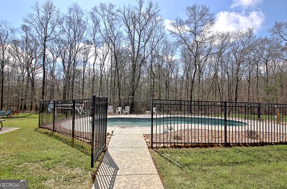 967 Tope RD Sharpsburg, GA 30277