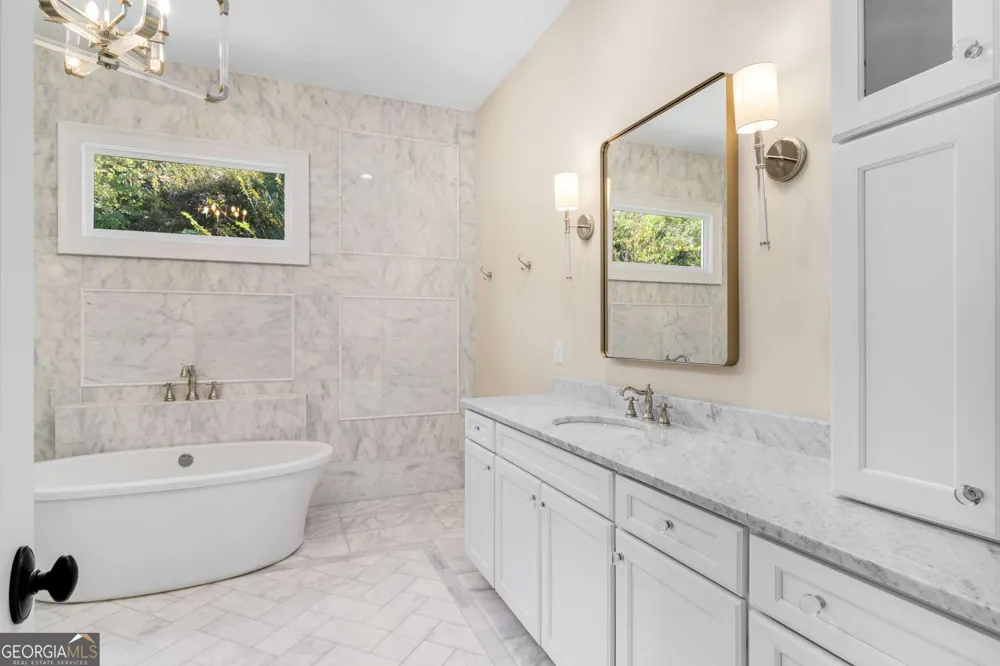 2030 Greenleffe DR Statham, GA 30666