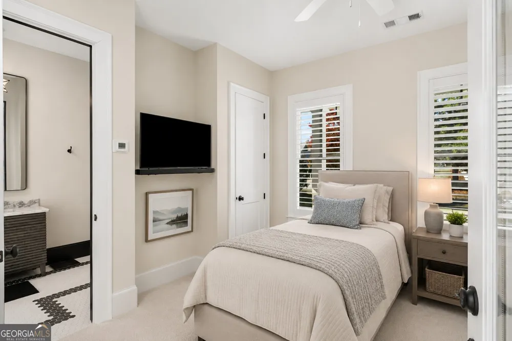 2030 Greenleffe DR Statham, GA 30666