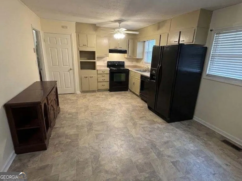 6052 Pinecreek RD Forest Park, GA 30297