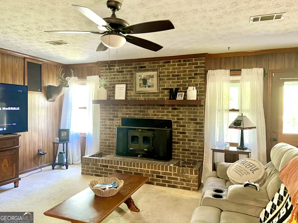 6404 Cartledge RD Box Springs, GA 31801