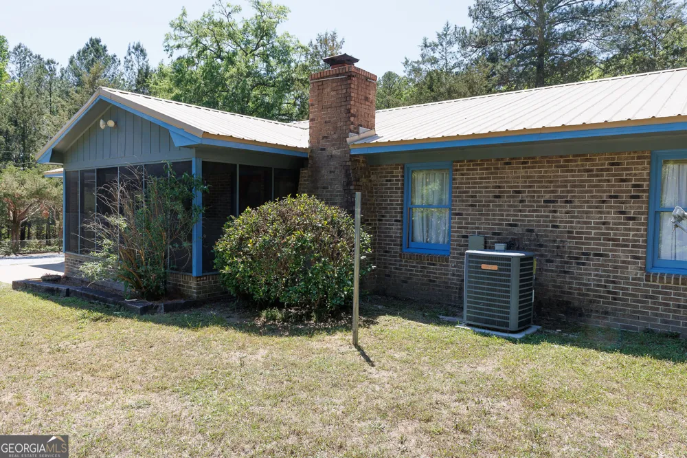 6404 Cartledge RD Box Springs, GA 31801