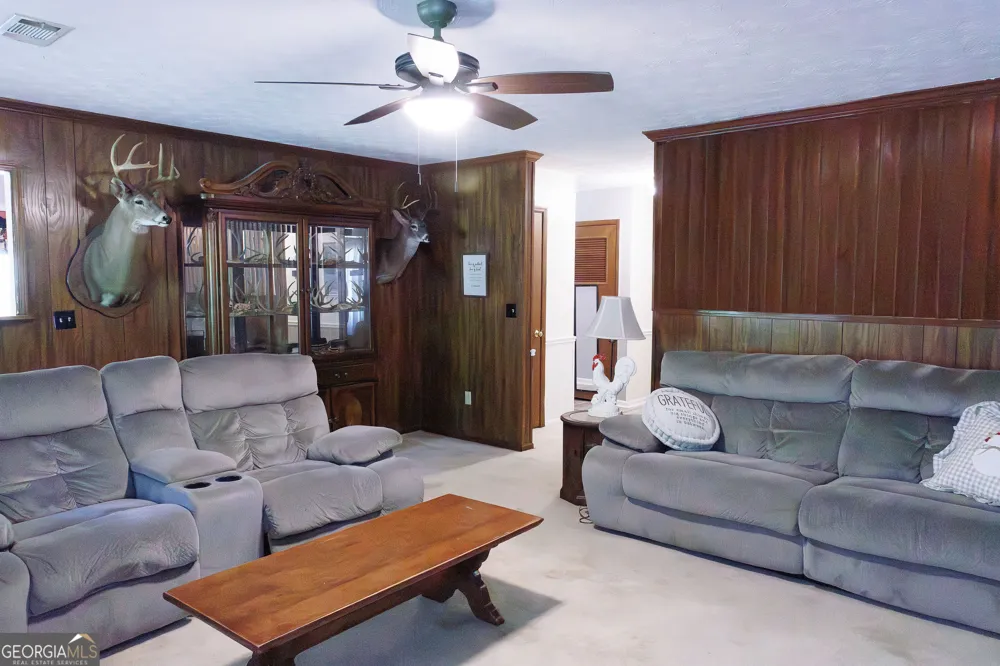 6404 Cartledge RD Box Springs, GA 31801