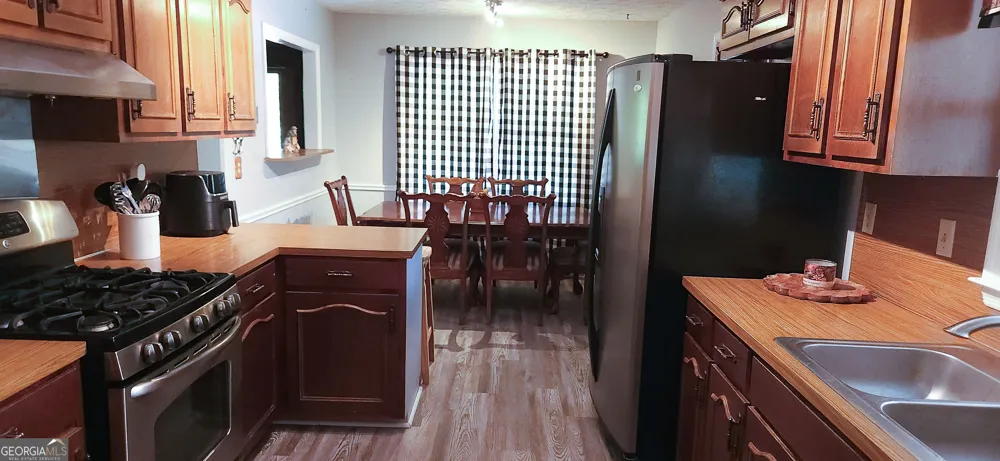 6404 Cartledge RD Box Springs, GA 31801