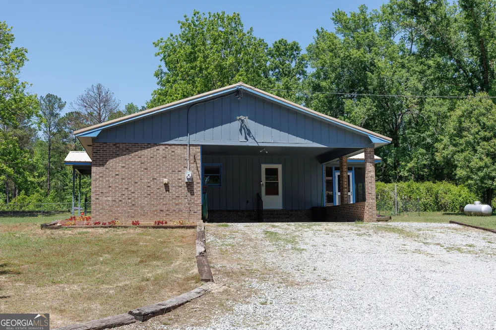 6404 Cartledge RD Box Springs, GA 31801