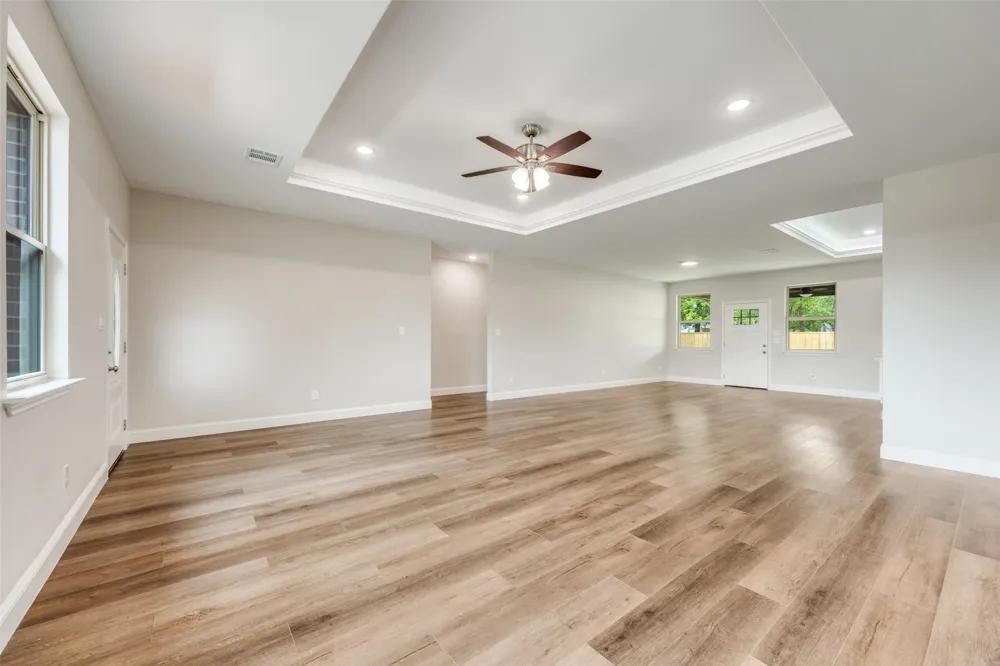 1704 Kings Lane Commerce, TX 75428