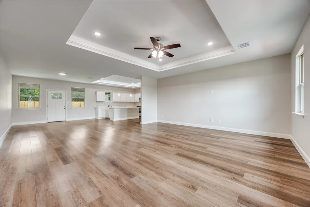 1704 Kings Lane Commerce, TX 75428