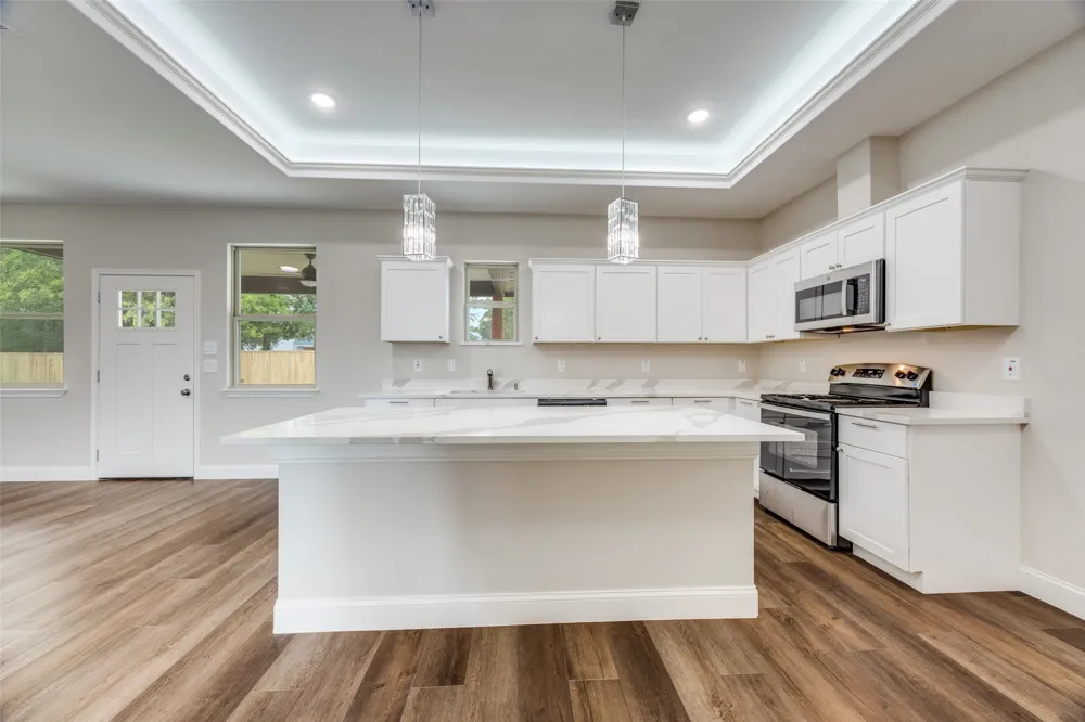 1704 Kings Lane Commerce, TX 75428