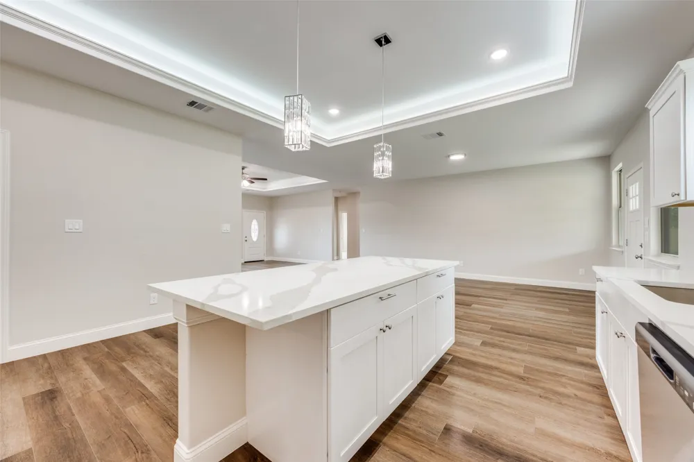 1704 Kings Lane Commerce, TX 75428
