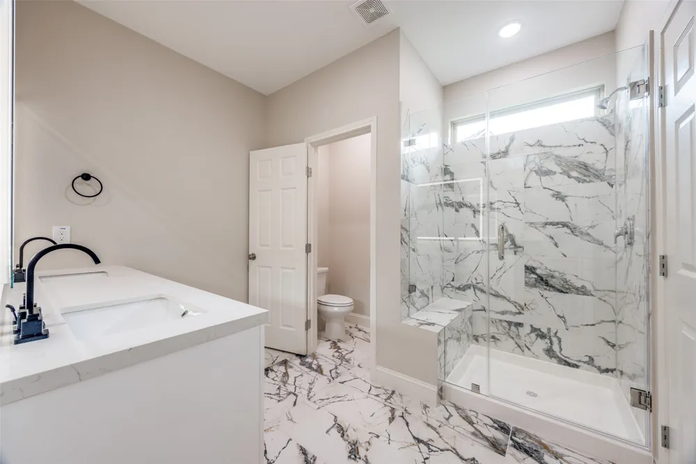 1704 Kings Lane Commerce, TX 75428