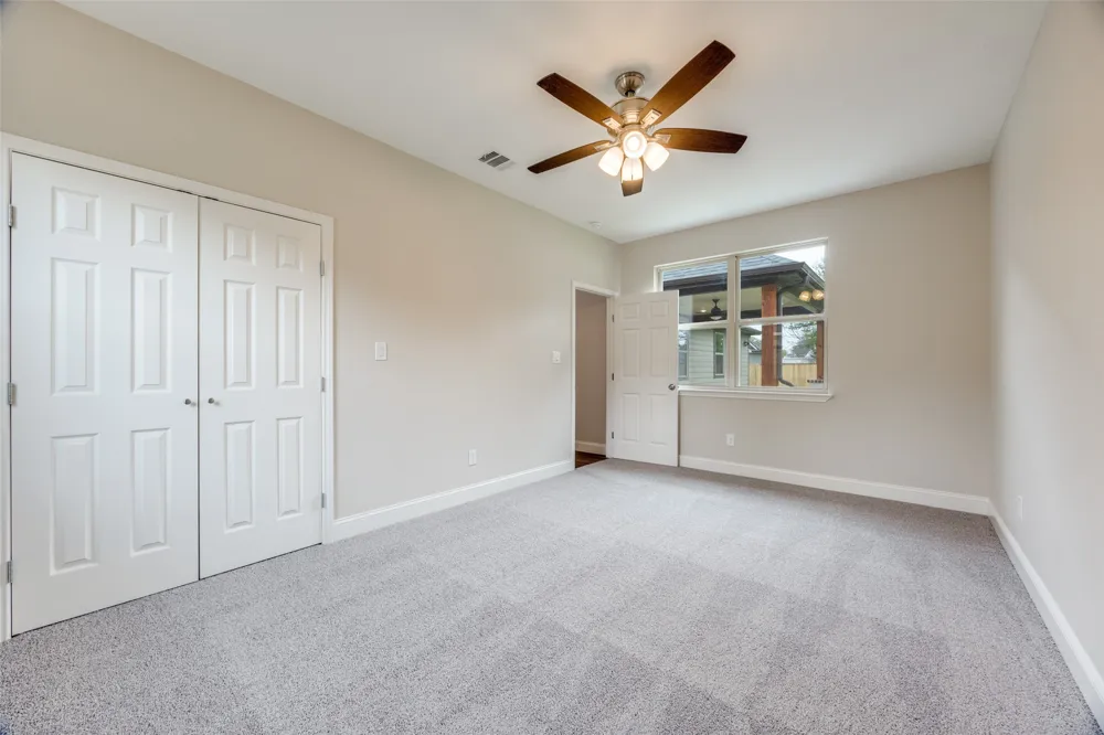 1704 Kings Lane Commerce, TX 75428