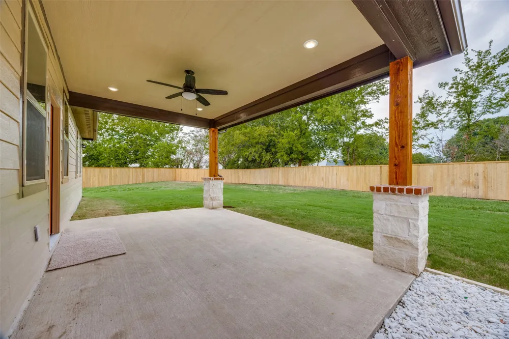 1704 Kings Lane Commerce, TX 75428