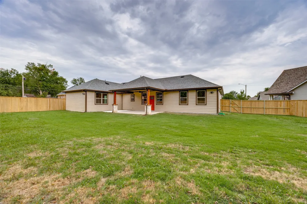 1704 Kings Lane Commerce, TX 75428