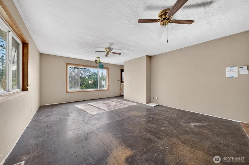611 S Farr Rd Spokane, WA 99206