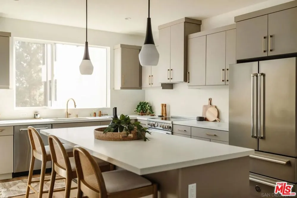 3863 Riley Lane Los Angeles, CA 90065
