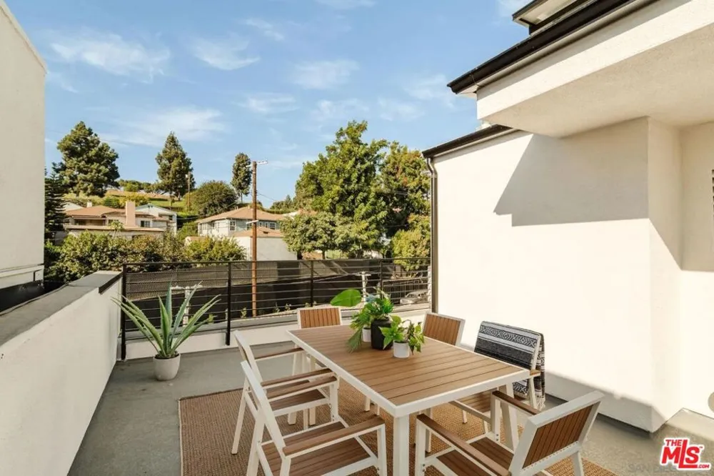 3863 Riley Lane Los Angeles, CA 90065
