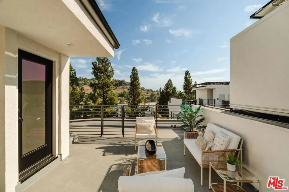 3863 Riley Lane Los Angeles, CA 90065