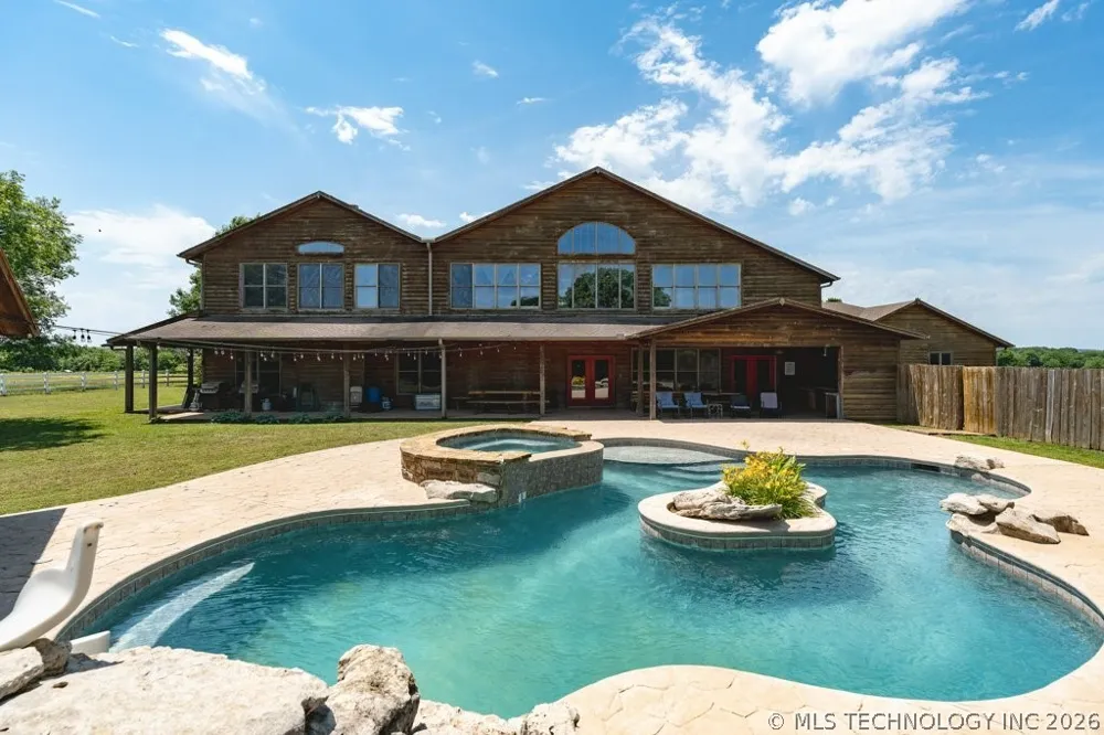 10034 E 233rd S Porum, OK 74455