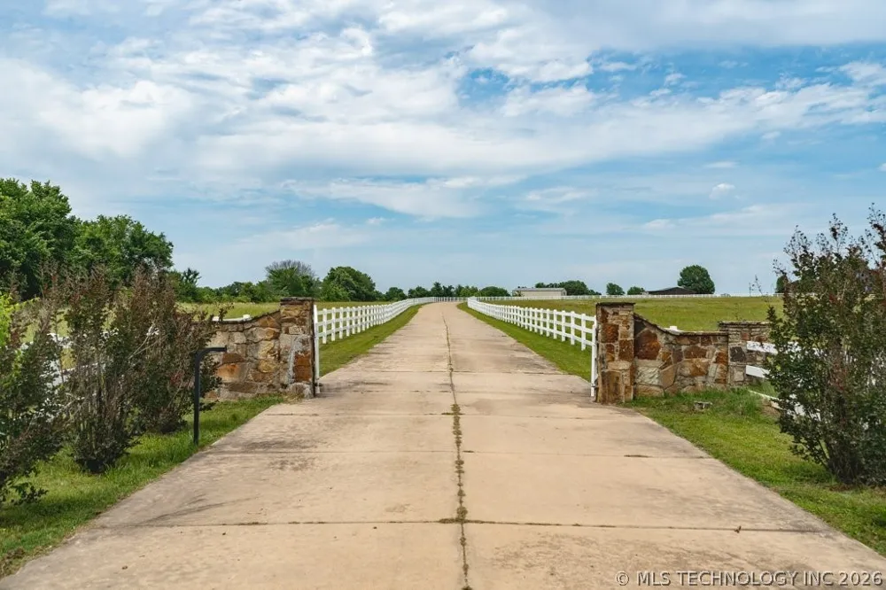 10034 E 233rd S Porum, OK 74455