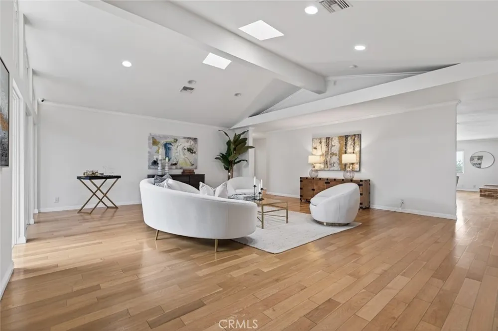 4809 Lowell Avenue La Crescenta, CA 91214